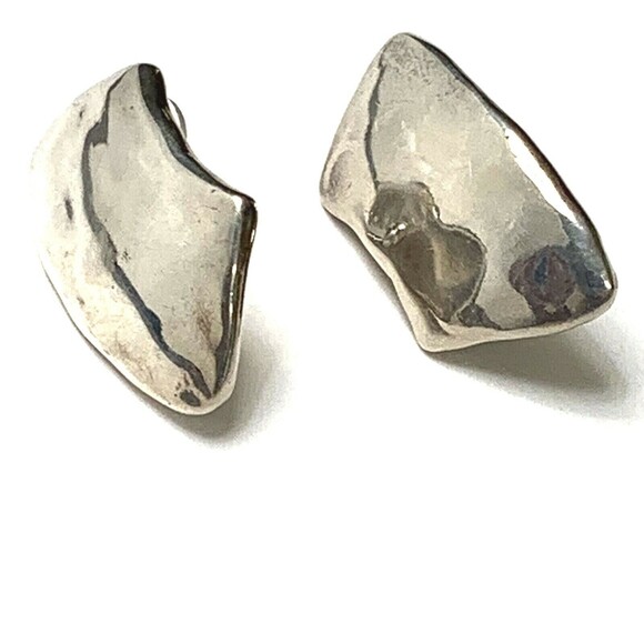 Silver Tone Earrings Hammered Curved Rectangle Post Minimalist Geometric Stylish - Picture 1 of 7